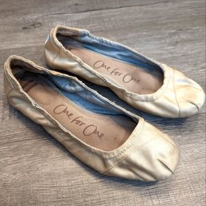 Toms white ballet flats size 7